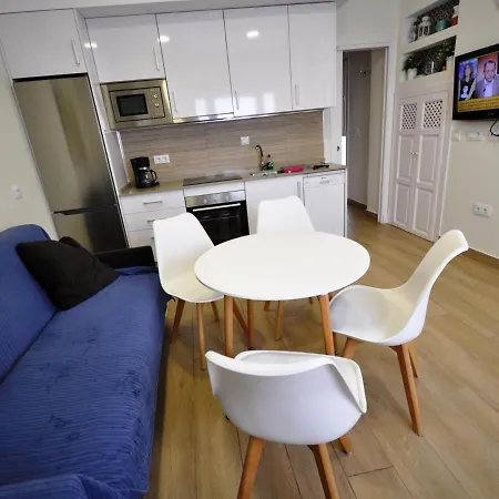 Apartamento Con Terraza Frente Al Mar *